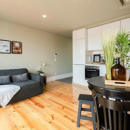 Modern Design Duplex W/ Balcony * Oporto